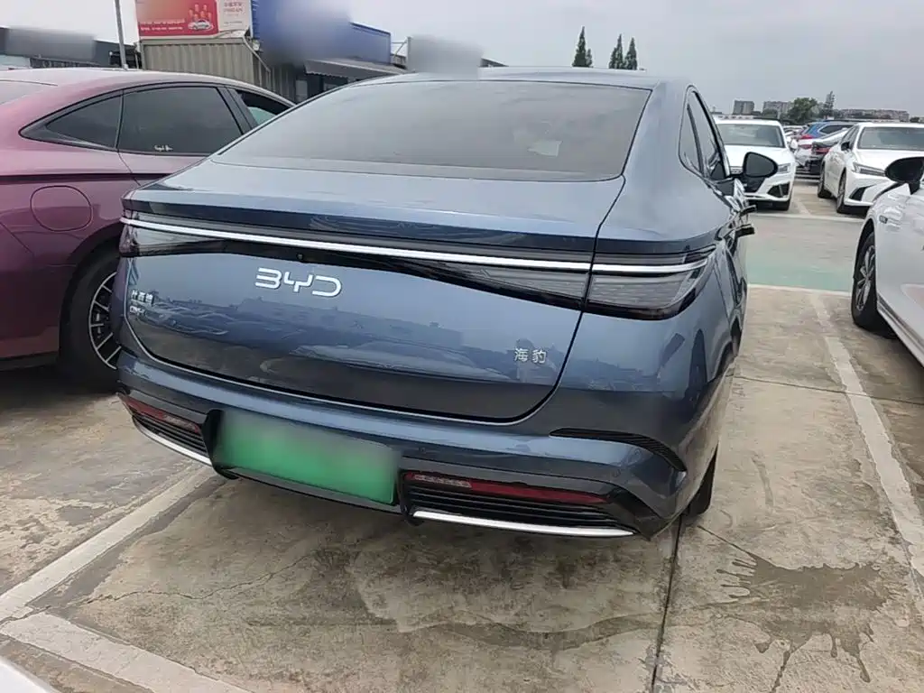Seal DM-i 1.5 T 121 km Honored