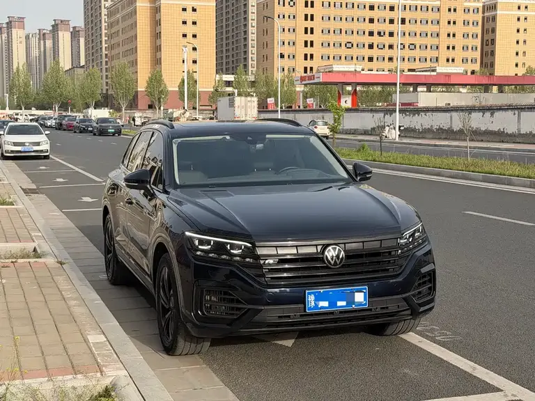 Volkswagen Touareg 3.0 TSI Sharp Enjoyment Black Shine Sport Package