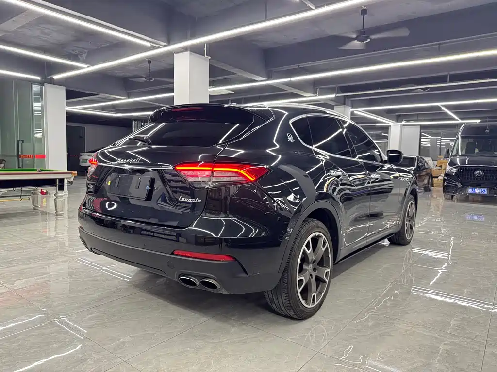 Levante 3.0 T Standard