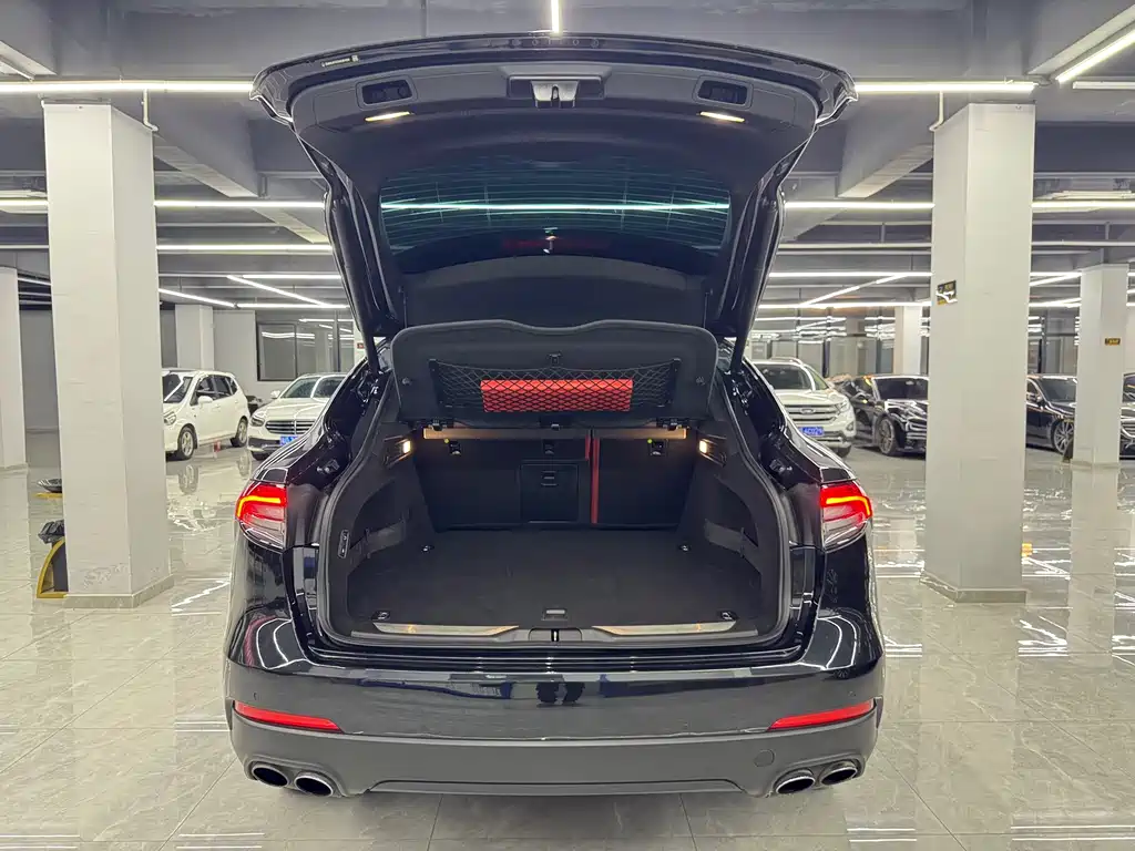 Levante 3.0 T Standard
