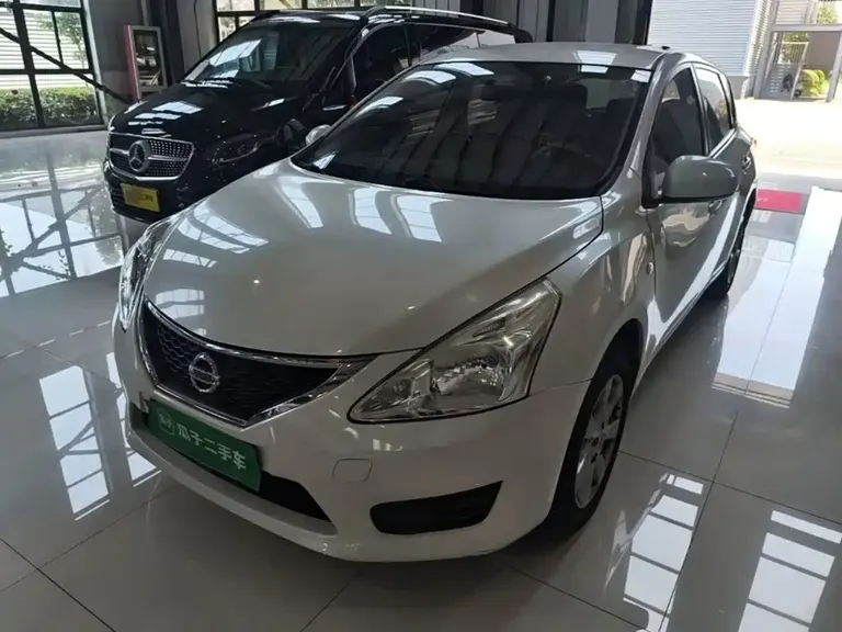 Nissan Tiida 1.6 L CVT Comfort
