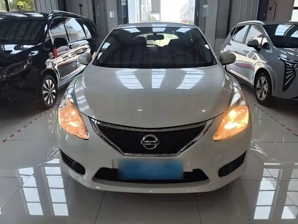 Tiida 1.6 L CVT Comfort
