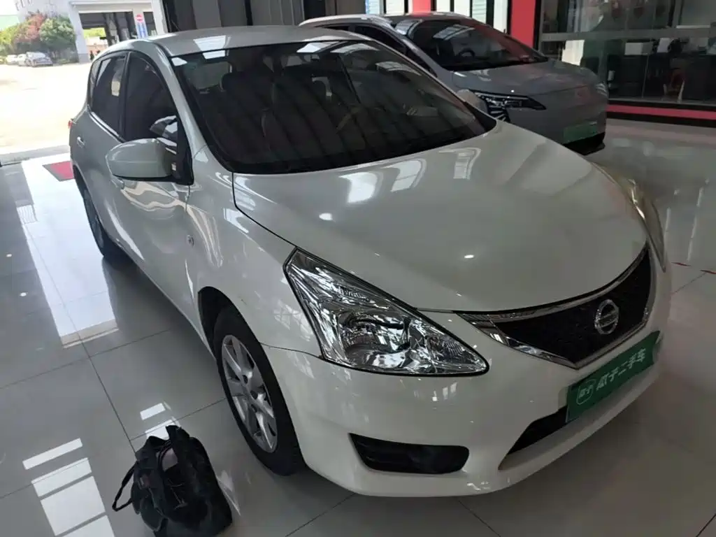 Tiida 1.6 L CVT Comfort