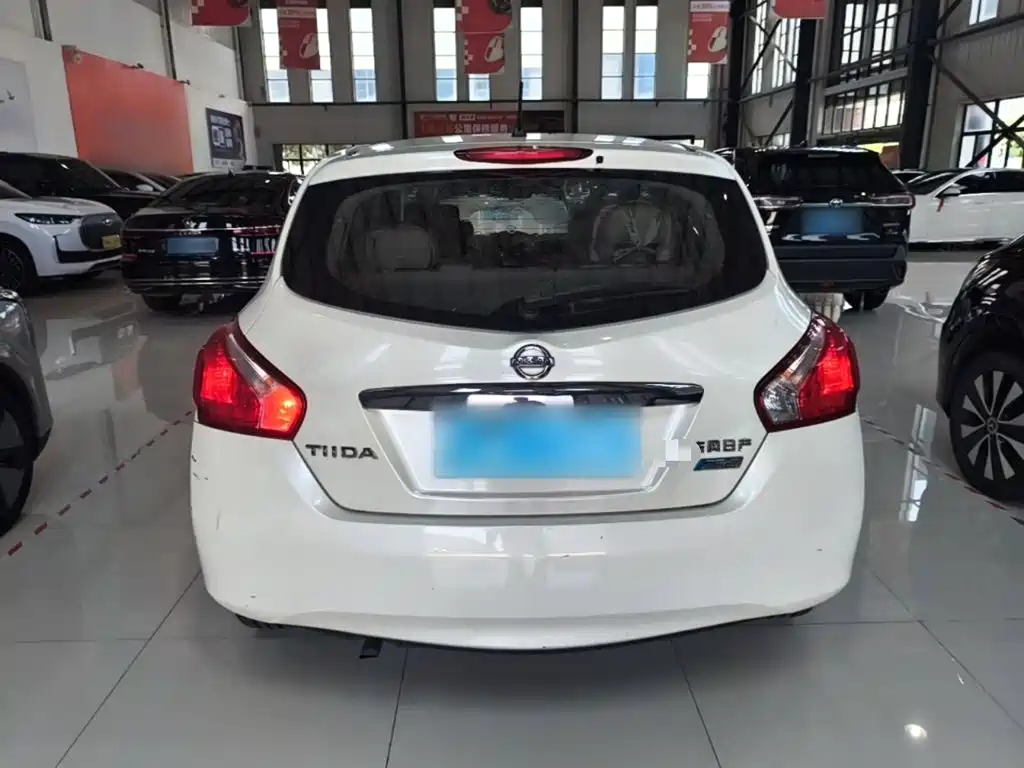 Tiida 1.6 L CVT Comfort