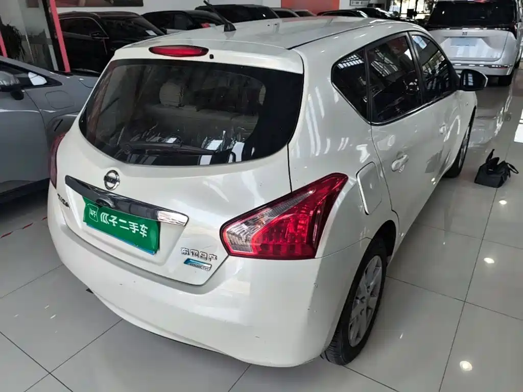 Tiida 1.6 L CVT Comfort