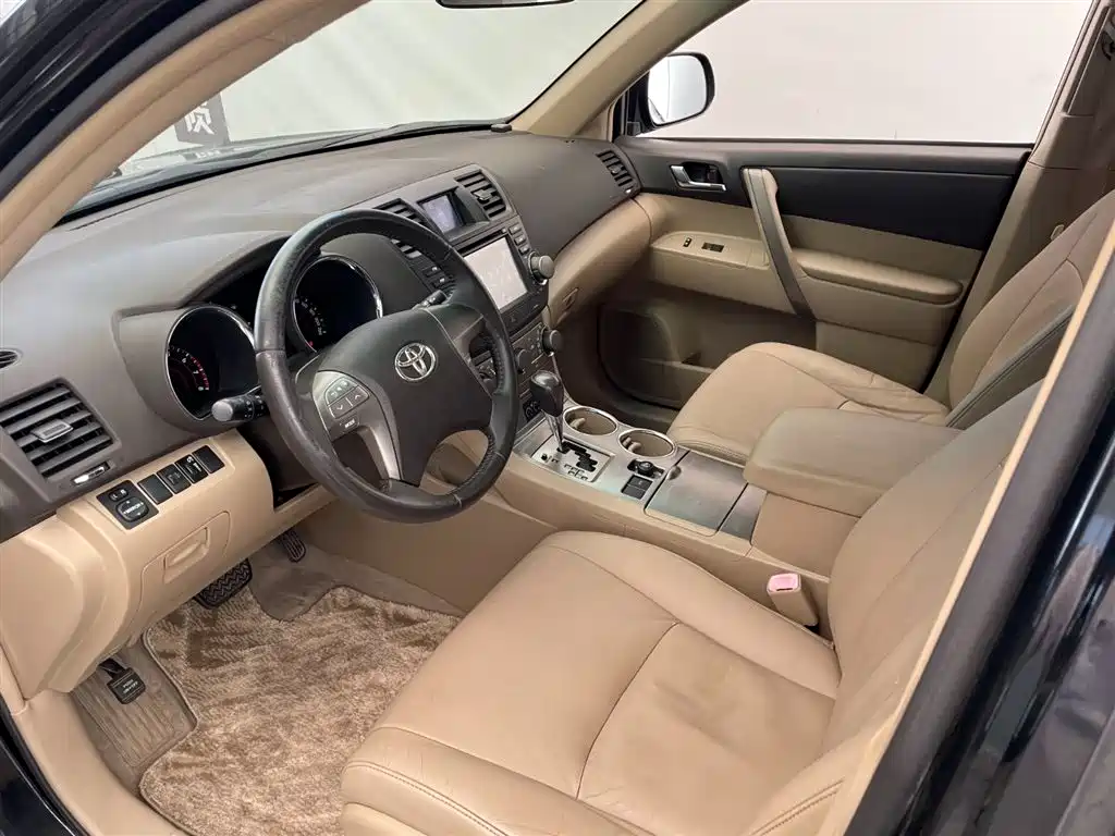 Highlander 2.7 L 2 WD 5-seat Sport