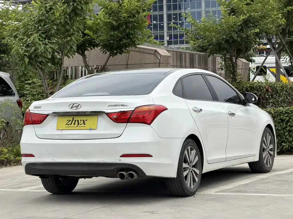 Mistra 1.8 L Auto Distinguished DLX