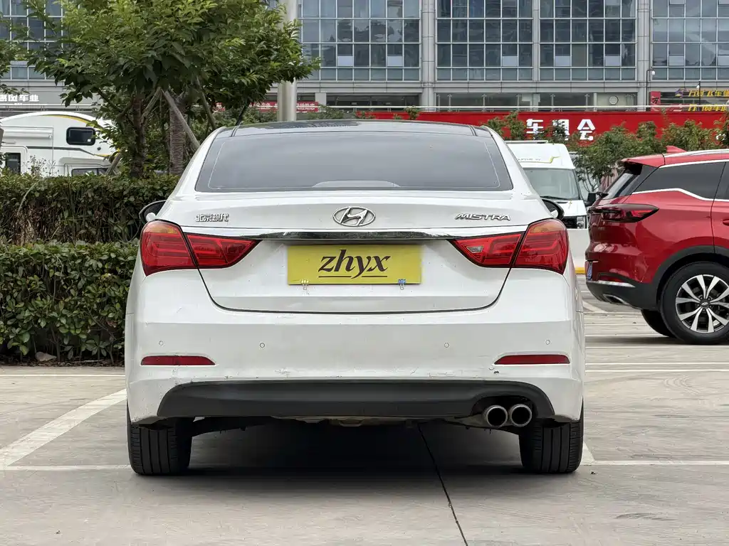 Mistra 1.8 L Auto Distinguished DLX