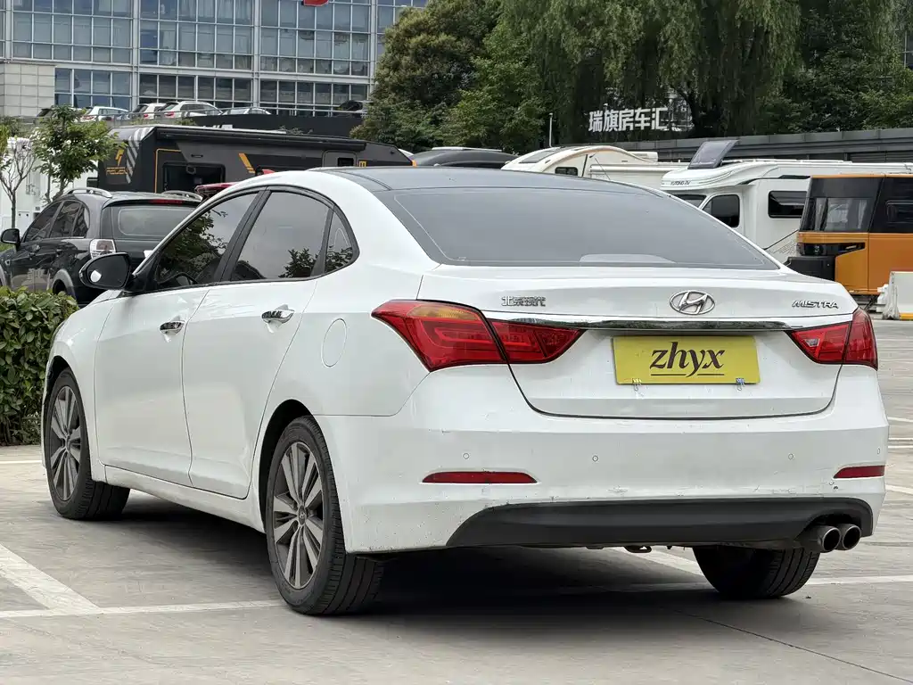 Mistra 1.8 L Auto Distinguished DLX