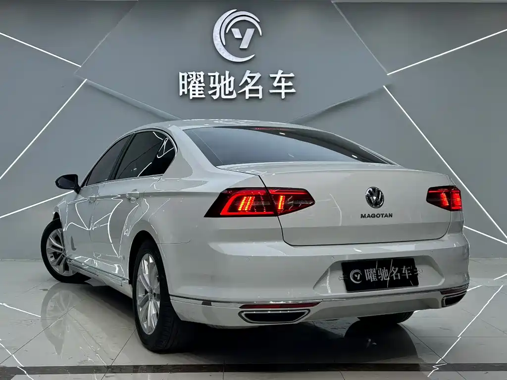 Magotan 330 TSI DSG Luxury