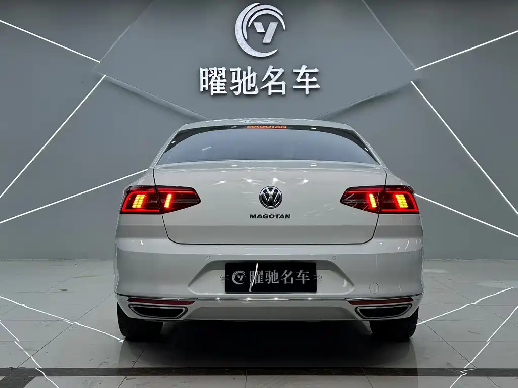 Magotan 330 TSI DSG Luxury