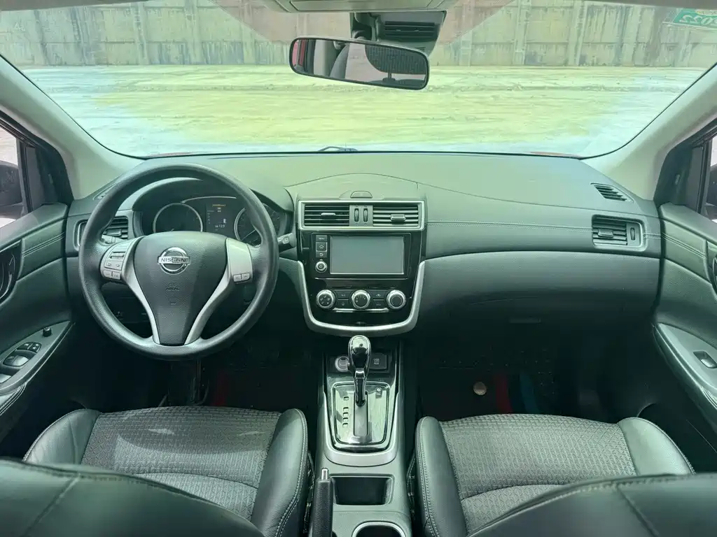 Tiida 1.6 L CVT Smart Travel