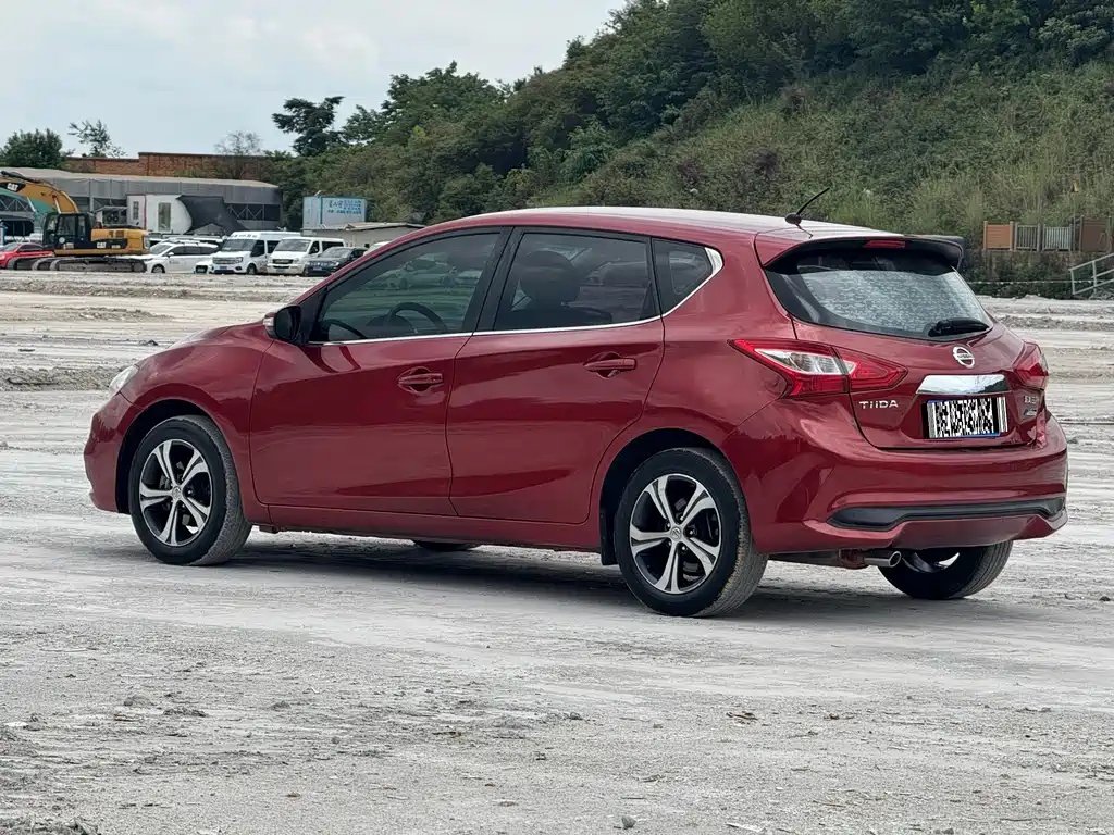 Tiida 1.6 L CVT Smart Travel
