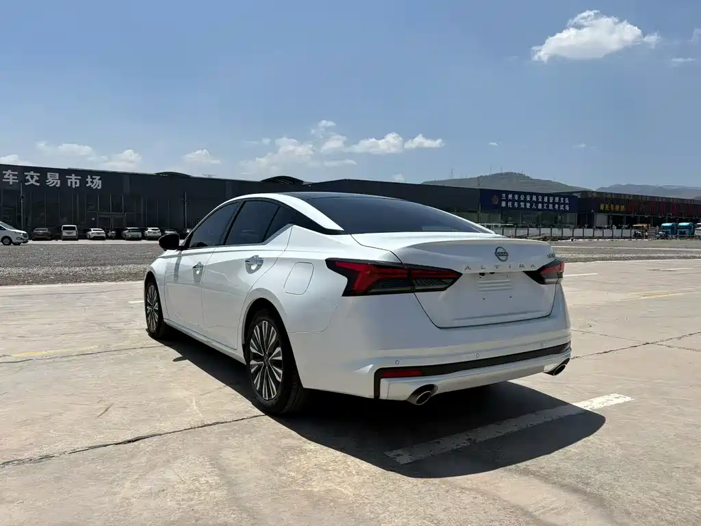 Teana 2.0 L XL-TLS Joy