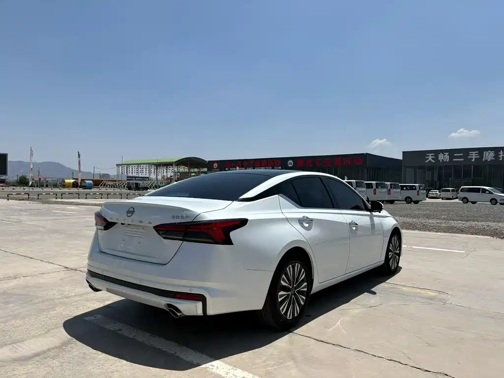 Teana 2.0 L XL-TLS Joy