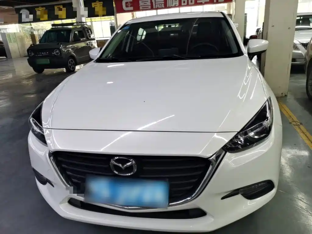 Mazda 3 Axela Cloud Control Sedan 1.5 L Auto Comfort CN-VI