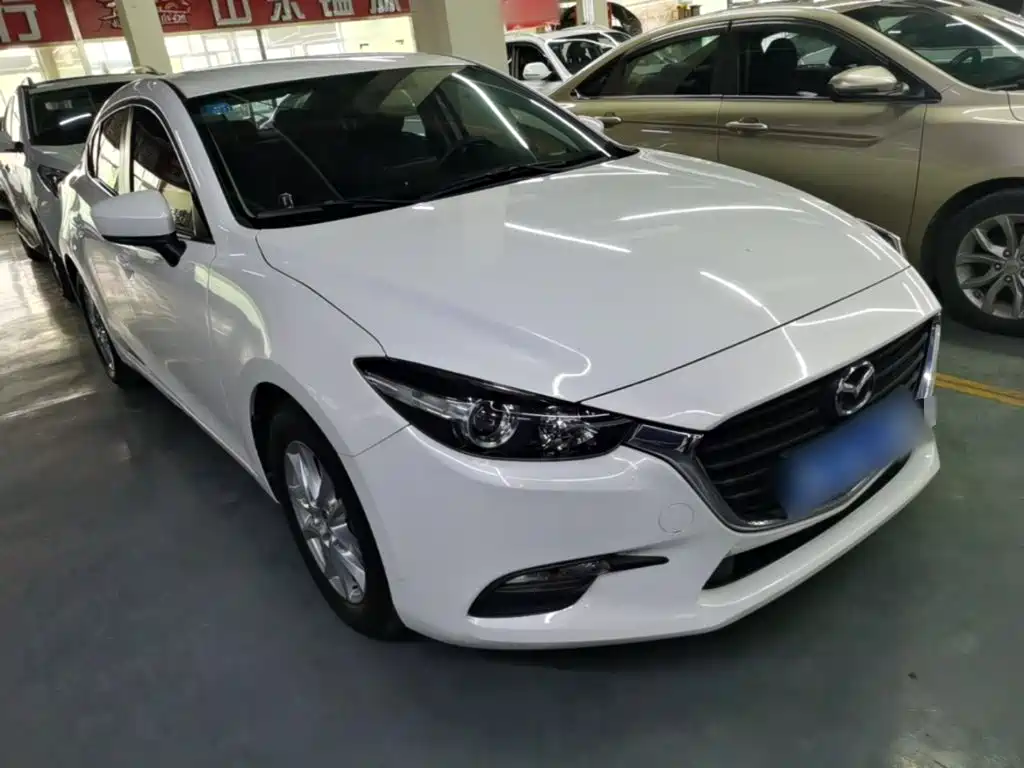 Mazda 3 Axela Cloud Control Sedan 1.5 L Auto Comfort CN-VI