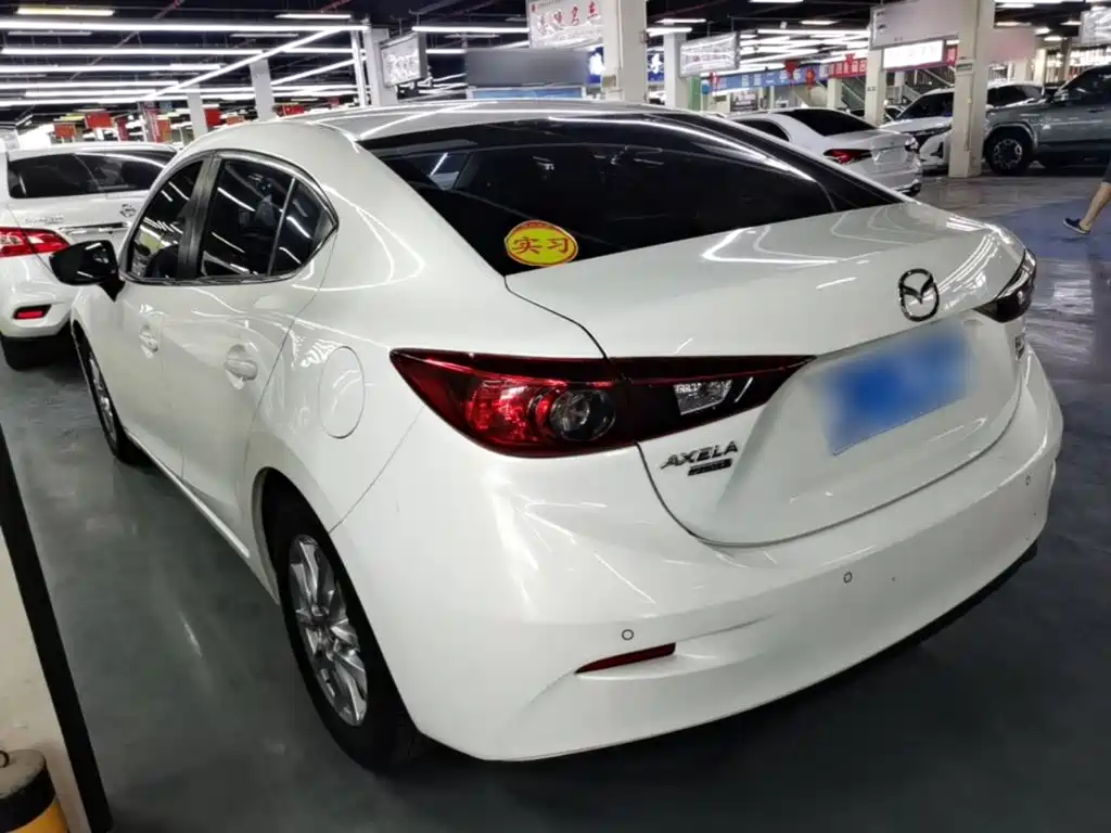 Mazda 3 Axela Cloud Control Sedan 1.5 L Auto Comfort CN-VI