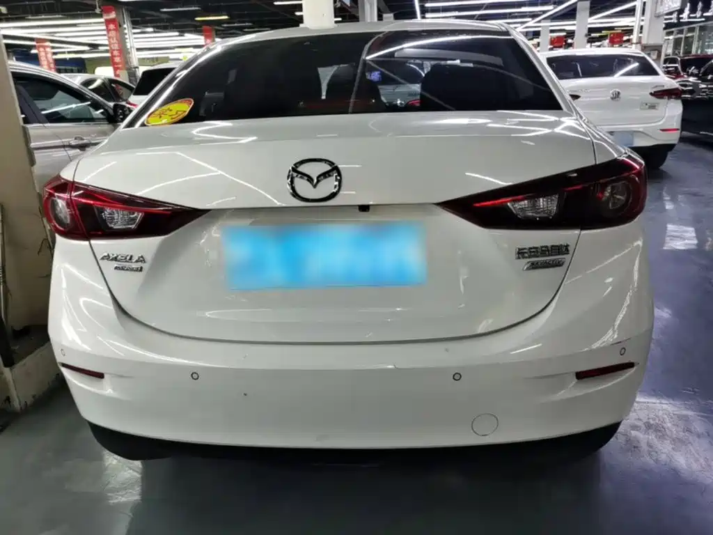 Mazda 3 Axela Cloud Control Sedan 1.5 L Auto Comfort CN-VI
