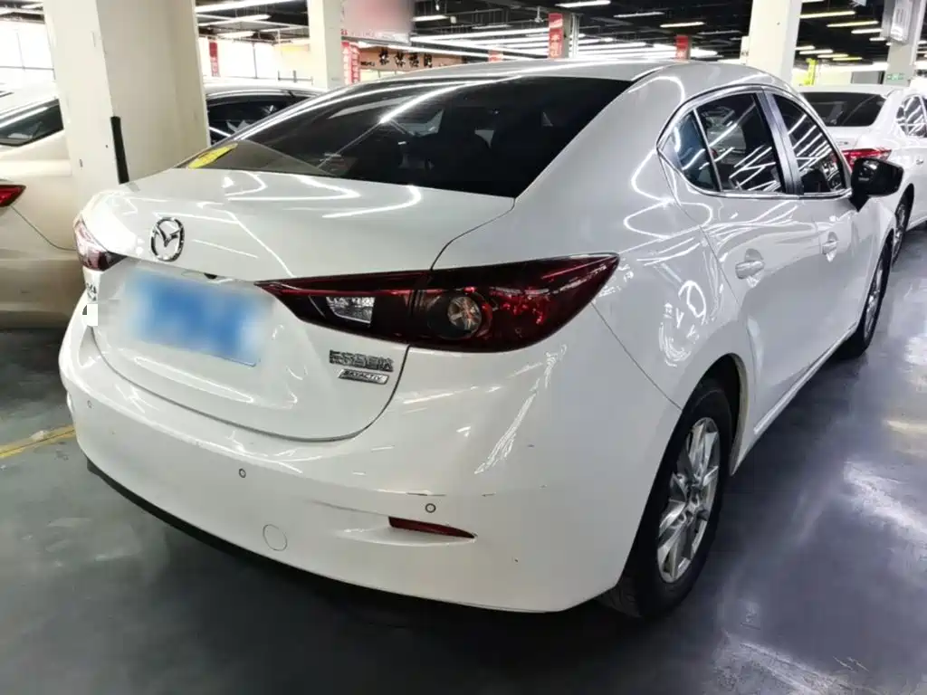 Mazda 3 Axela Cloud Control Sedan 1.5 L Auto Comfort CN-VI
