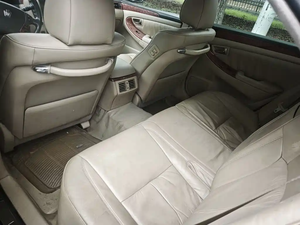 Crown 3.0 L Royal Saloon
