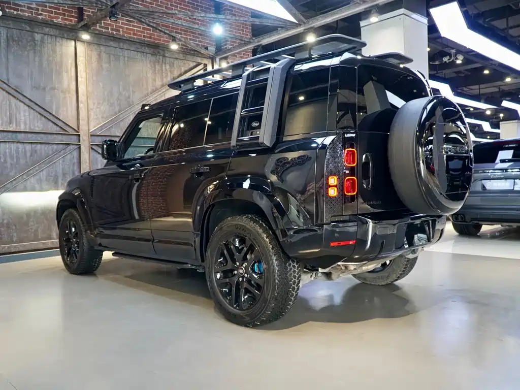 Land Rover Defender Facelift 110 3.0 T P400 Dark Special Edition
