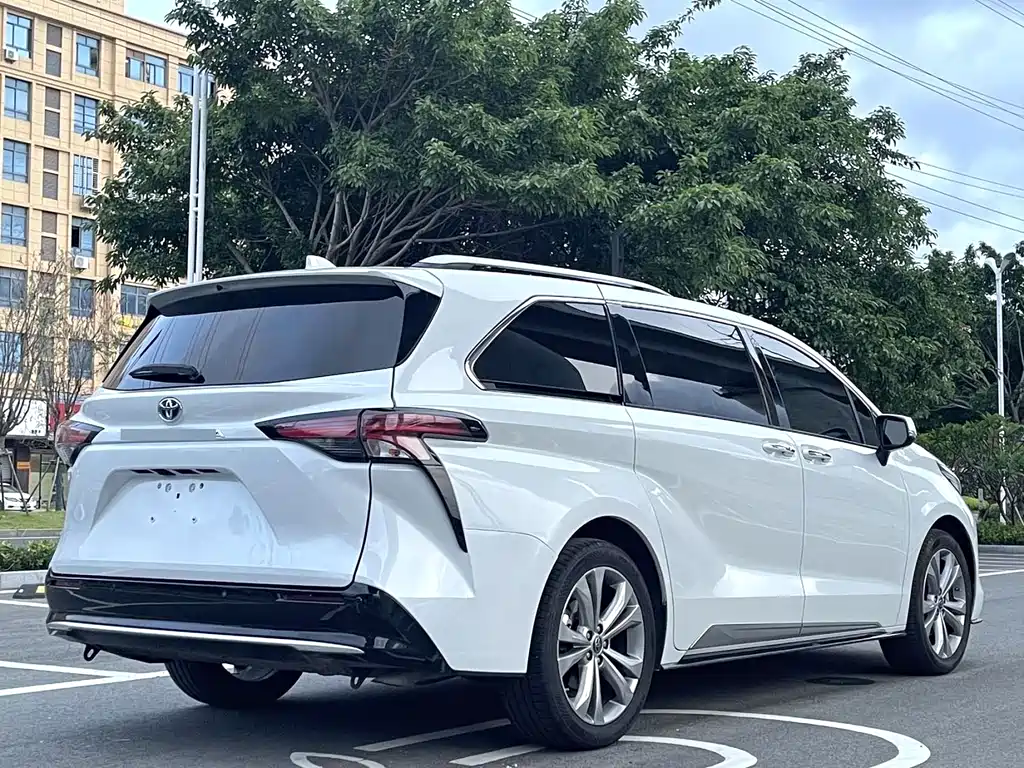 Sienna 2.5 L Hybrid Platinum