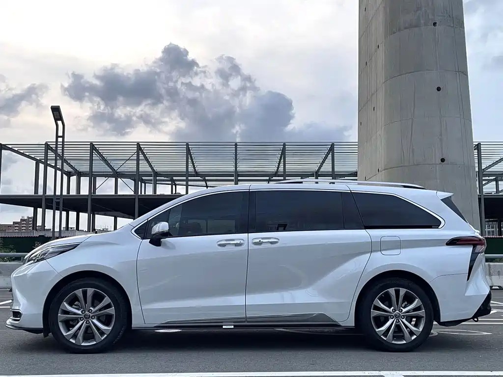 Sienna 2.5 L Hybrid Platinum