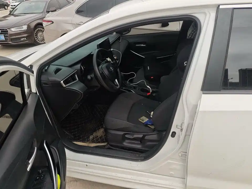 Levin Dual Engine 1.8 H E-CVT Leading