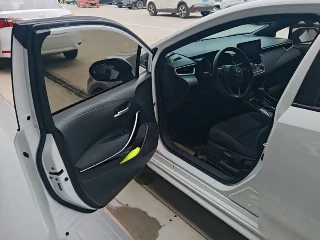 Levin Dual Engine 1.8 H E-CVT Leading