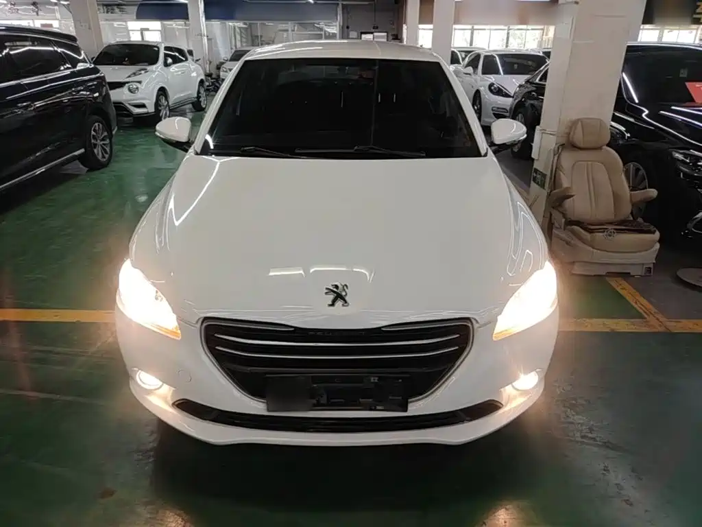 Peugeot 301 1.6 L Auto Comfort