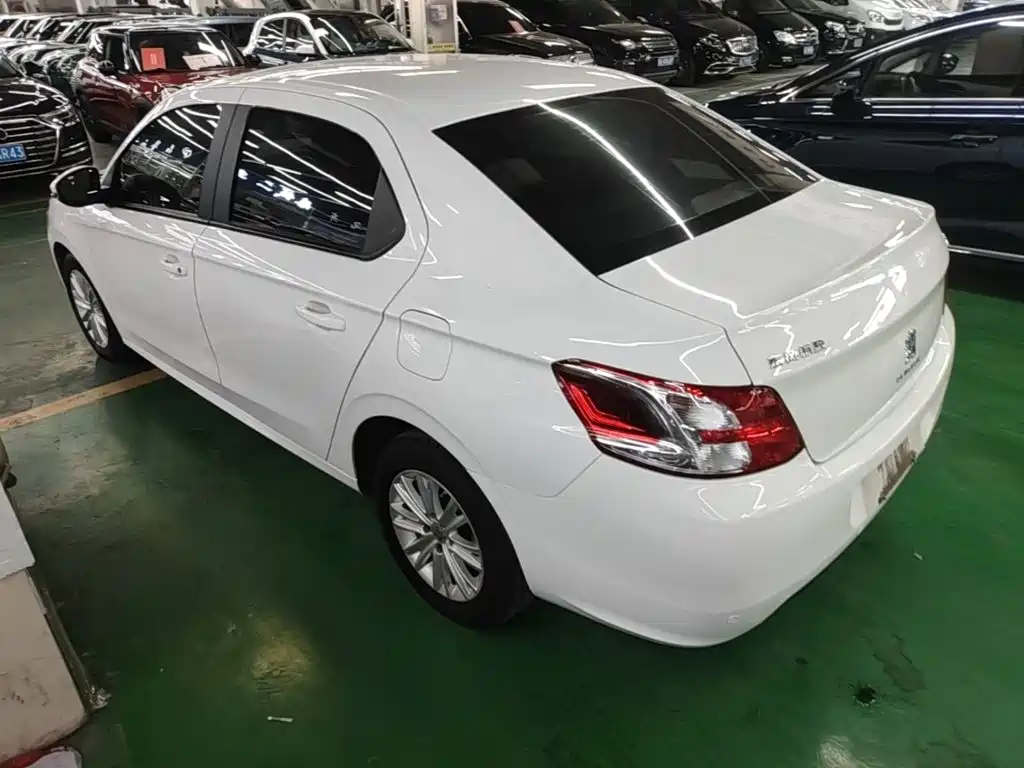 Peugeot 301 1.6 L Auto Comfort