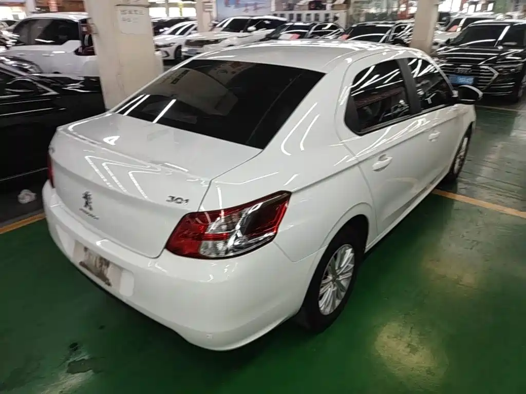 Peugeot 301 1.6 L Auto Comfort