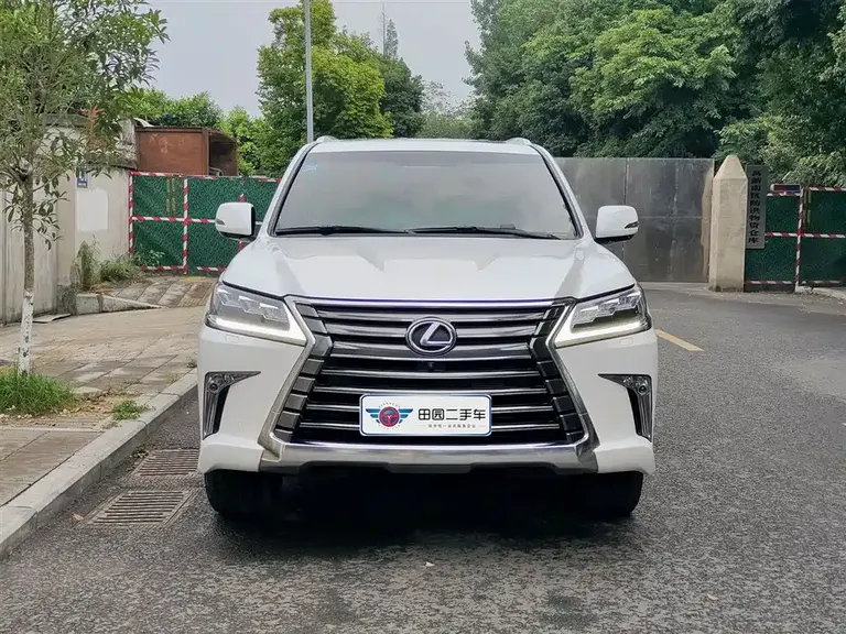 Lexus LX 570 Dynamic Luxury