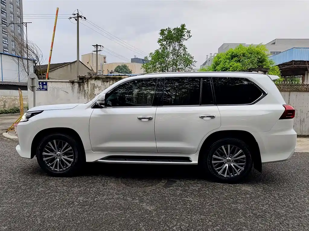 Lexus LX 570 Dynamic Luxury