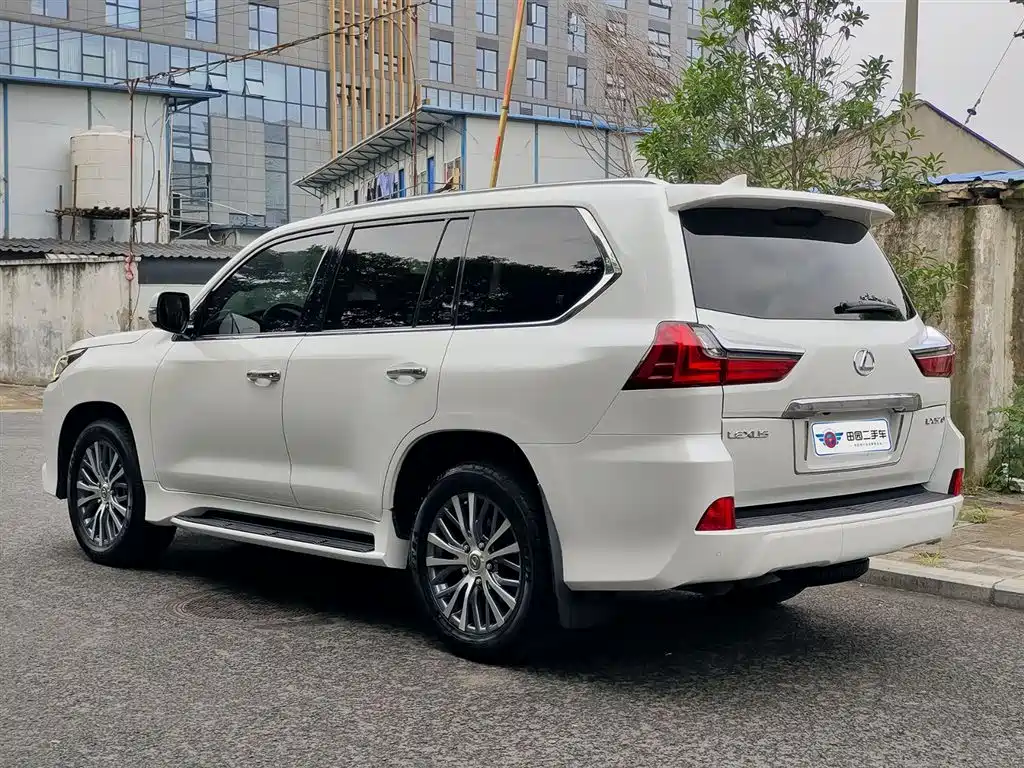Lexus LX 570 Dynamic Luxury