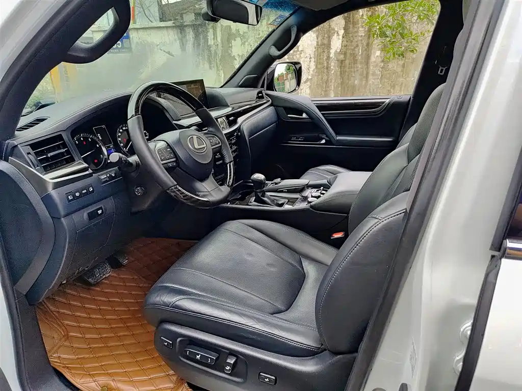 Lexus LX 570 Dynamic Luxury