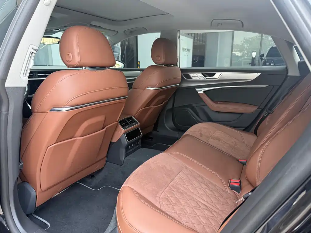 Audi A7 L 奥迪A7 L 2025款 45 TFSI quattro 奢享型