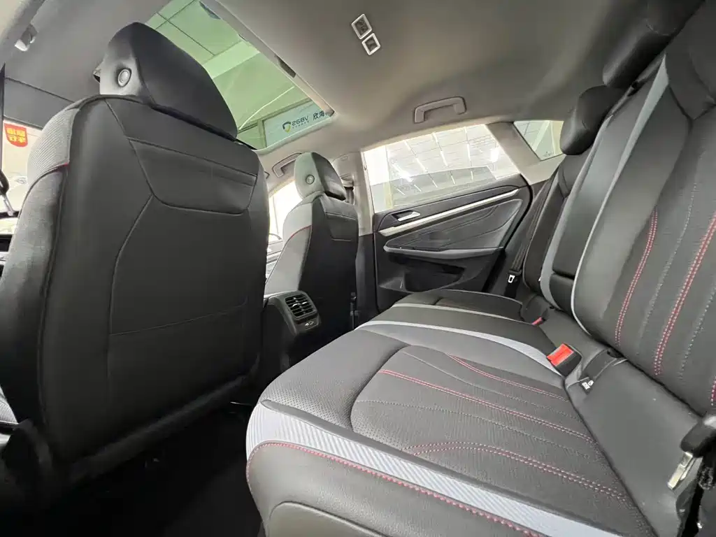 Lamando Lamando L 280 TSI DSG Dazzle Hot