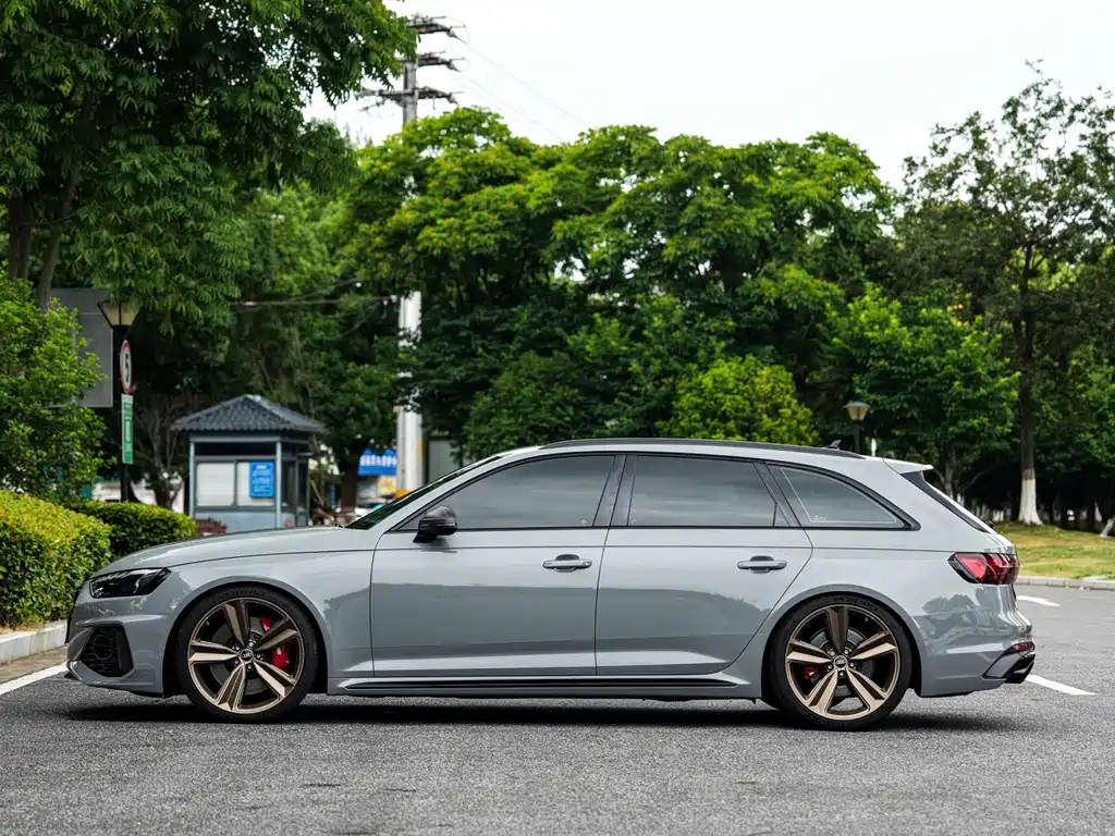 Audi RS 4 奥迪RS 4 2021款 RS4 Avant 暗金版