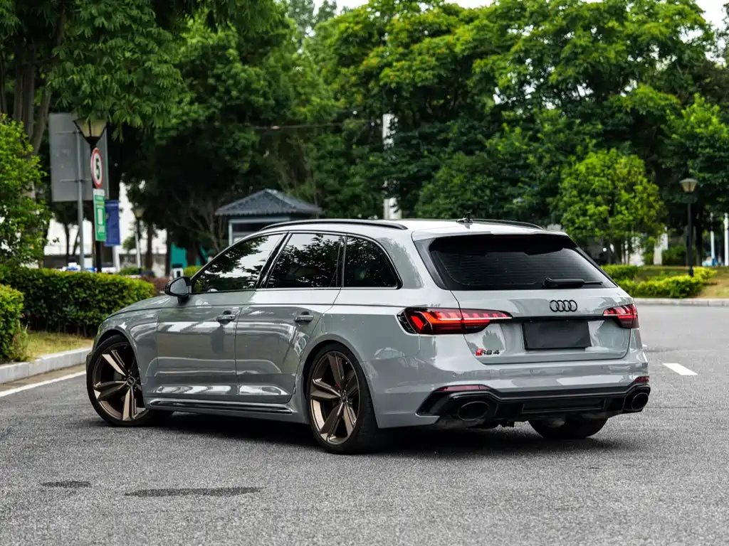 Audi RS 4 奥迪RS 4 2021款 RS4 Avant 暗金版