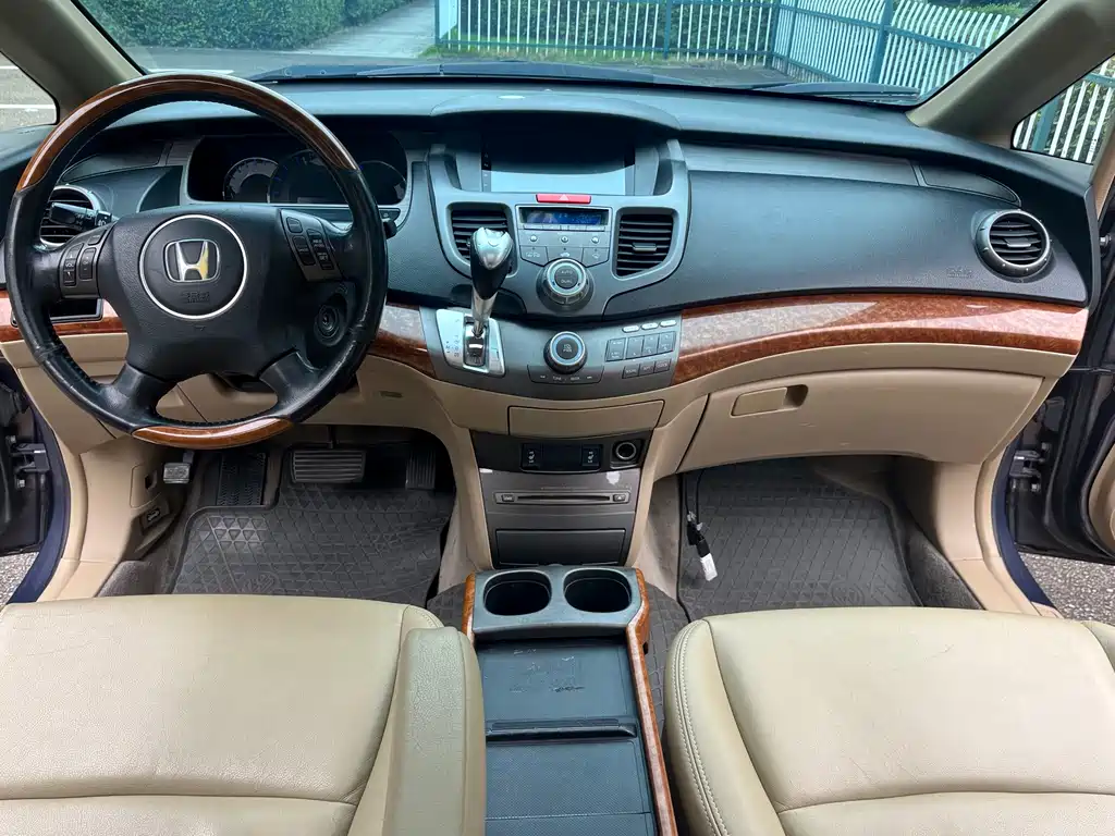 Odyssey 2.4 L Luxury