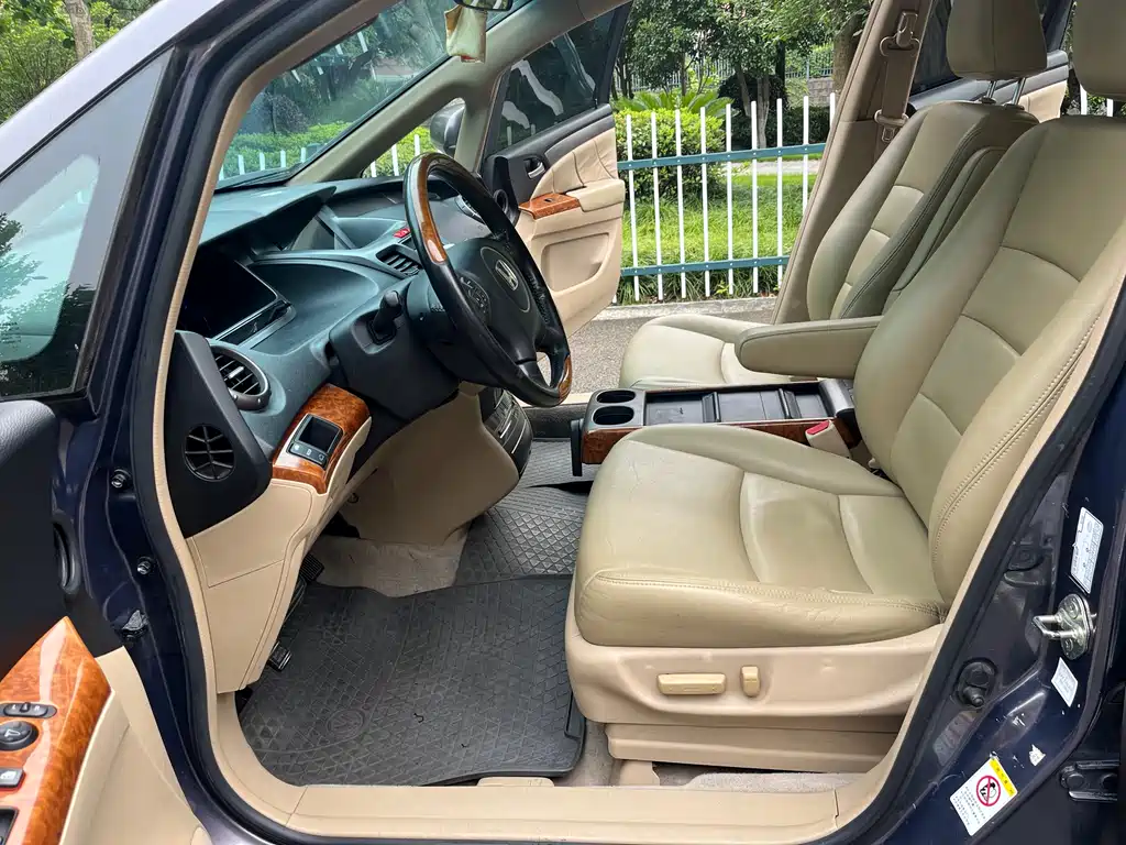 Odyssey 2.4 L Luxury