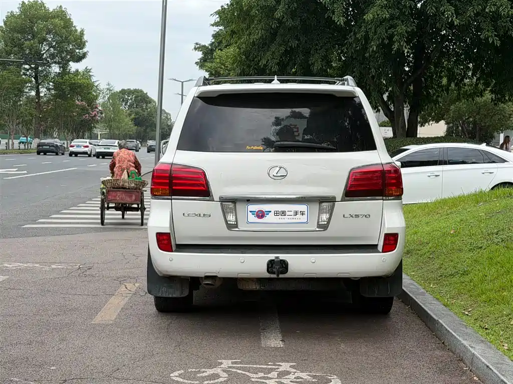 Lexus LX 570
