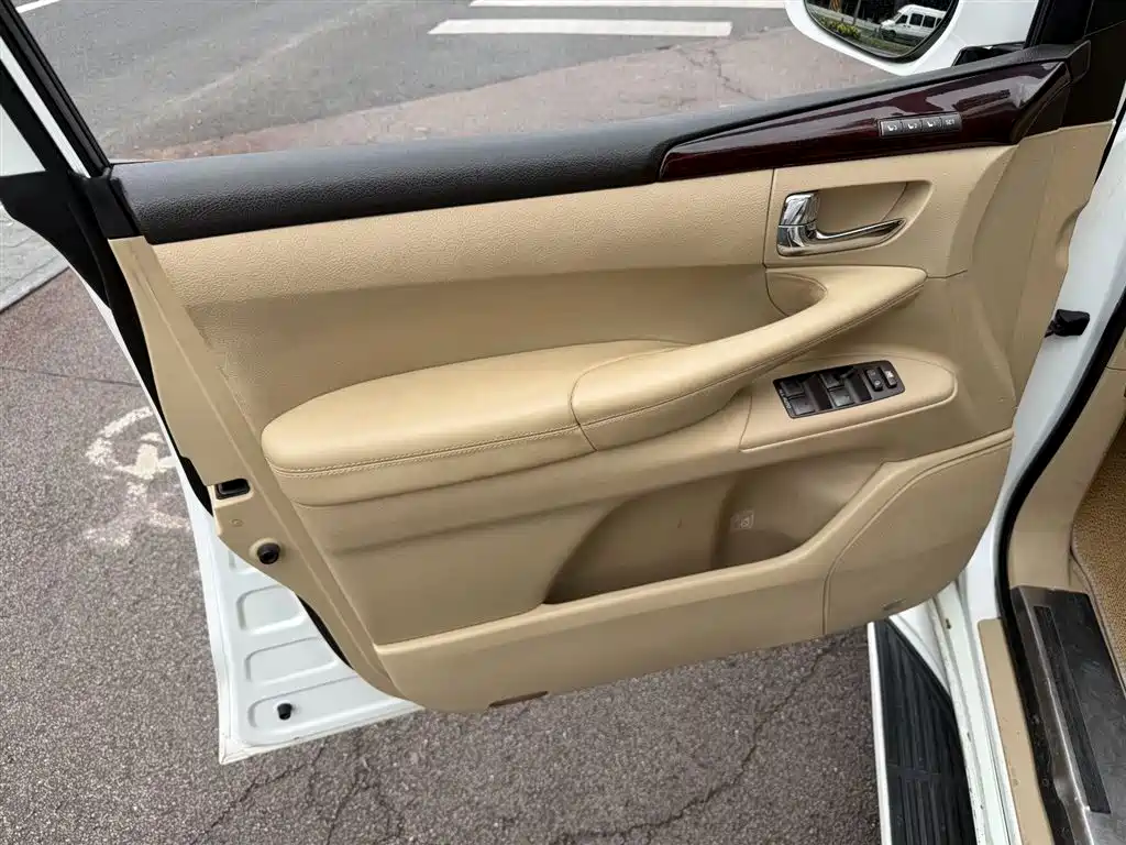 Lexus LX 570