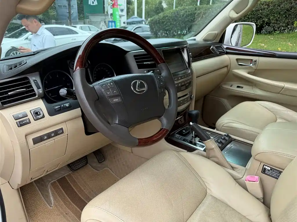 Lexus LX 570