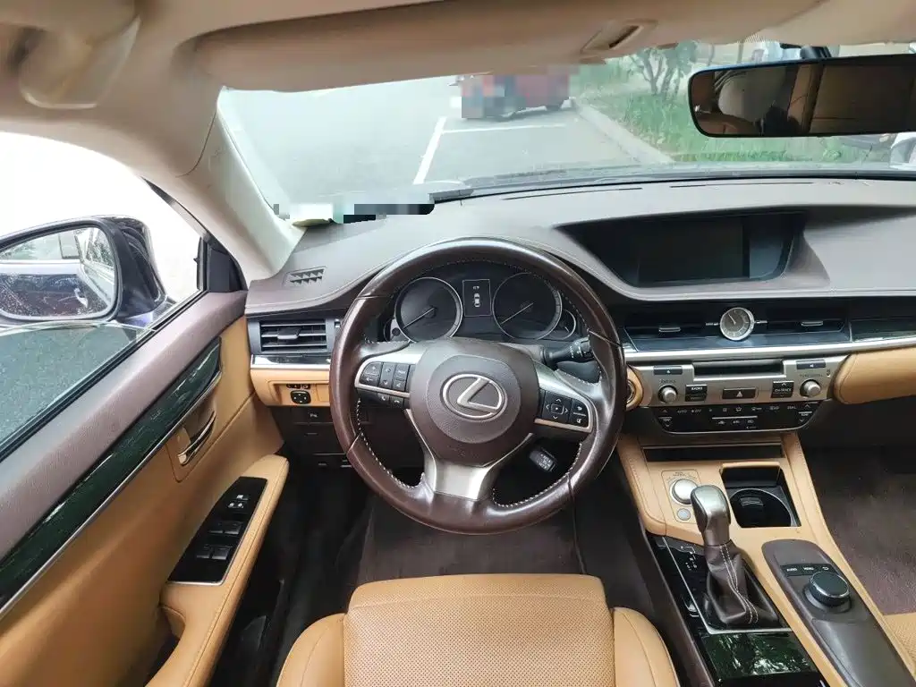 Lexus ES 200 Elite