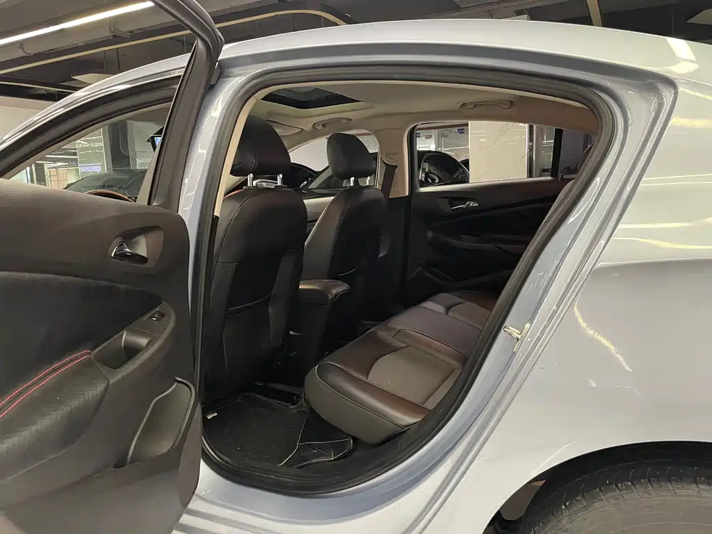 Cruze 1.5 L Auto Luxury