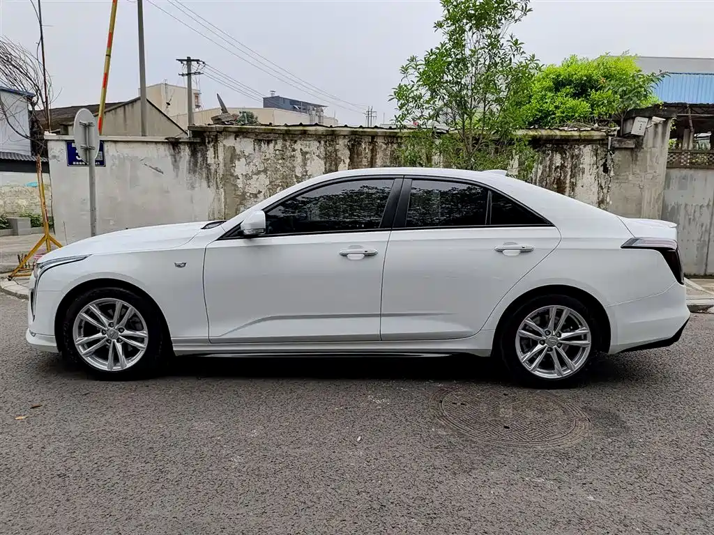 Cadillac CT4 28 T Style