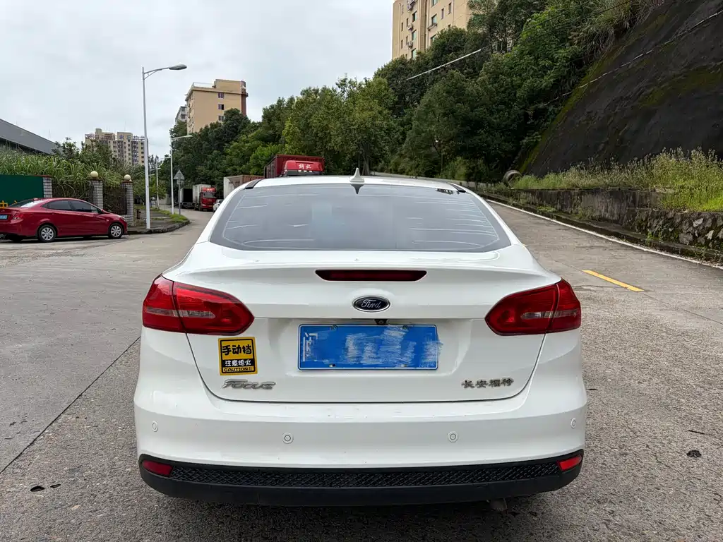 Focus Sedan 1.6 L Manual Style Smart Travel